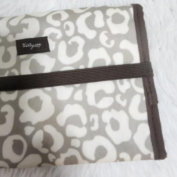 Thirty-one Pocketed Organizer - Picture 7 of 14